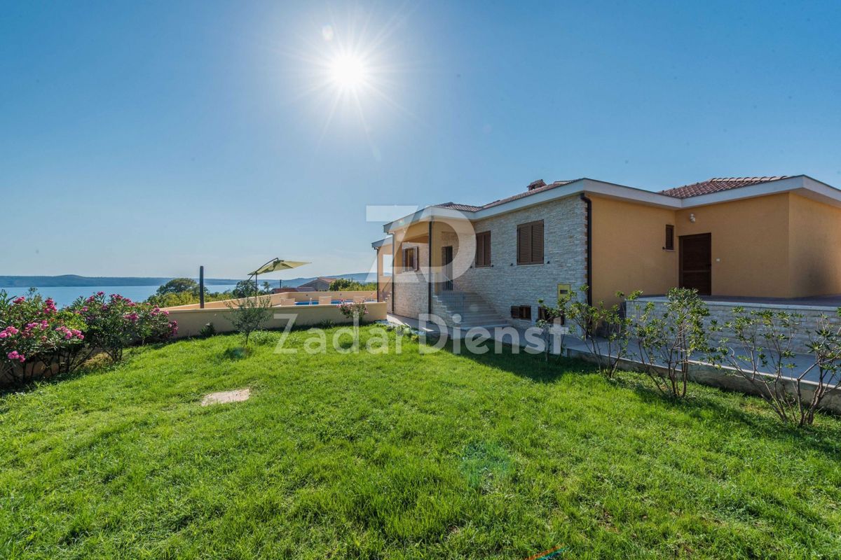 Villa con piscina e vista mare di 200 m2 - Maslenica