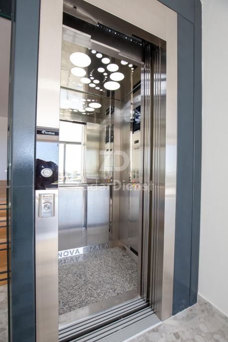 Villa con piscina e splendida vista sul mare