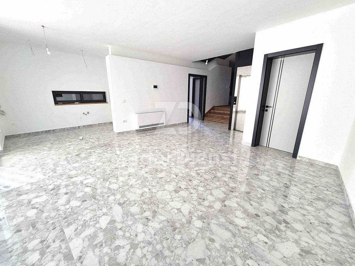 Villa con piscina e splendida vista sul mare