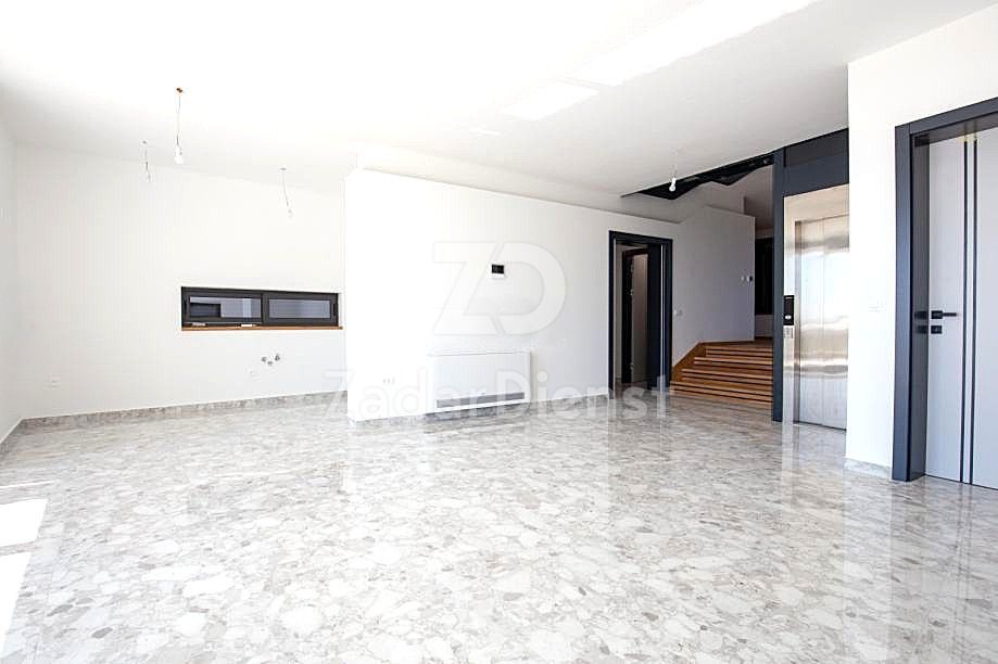 Villa con piscina e splendida vista sul mare