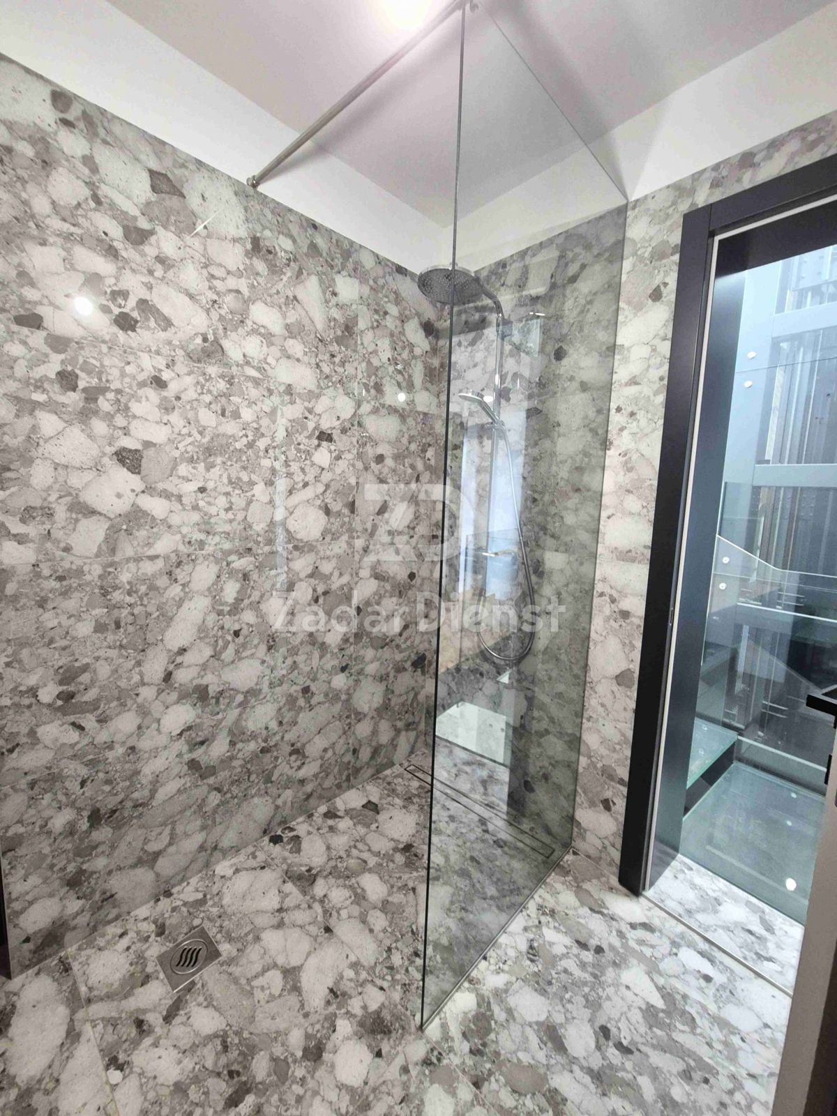 Villa con piscina e splendida vista sul mare