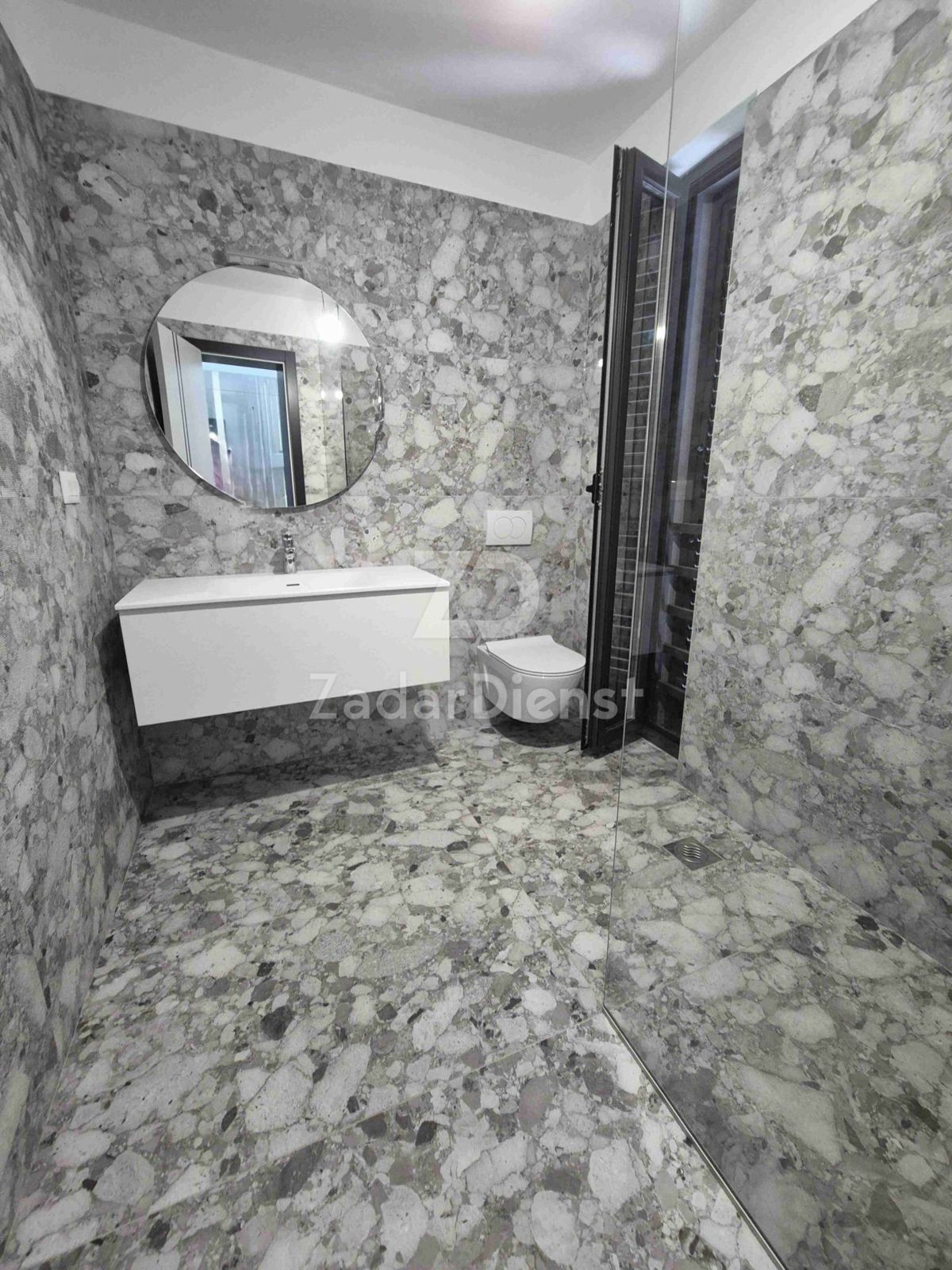 Villa con piscina e splendida vista sul mare