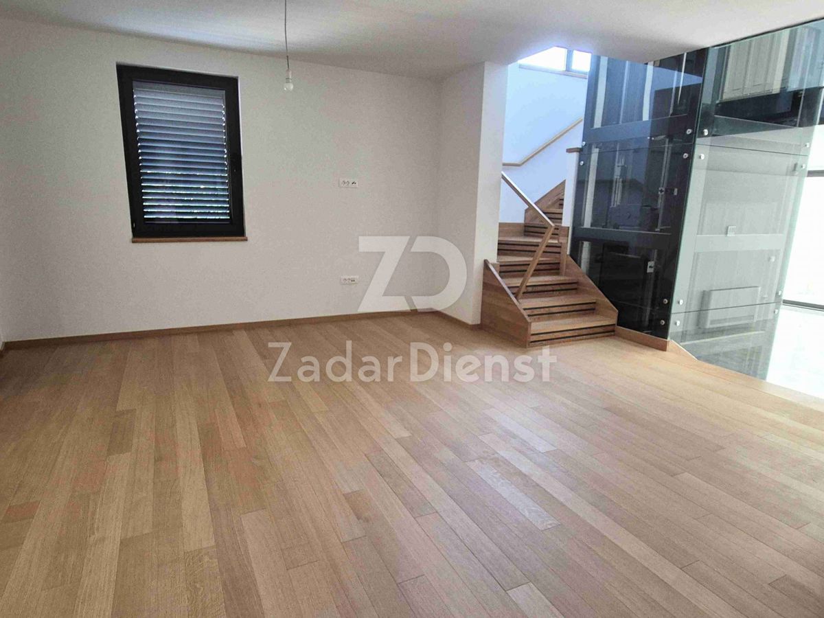 Villa con piscina e splendida vista sul mare