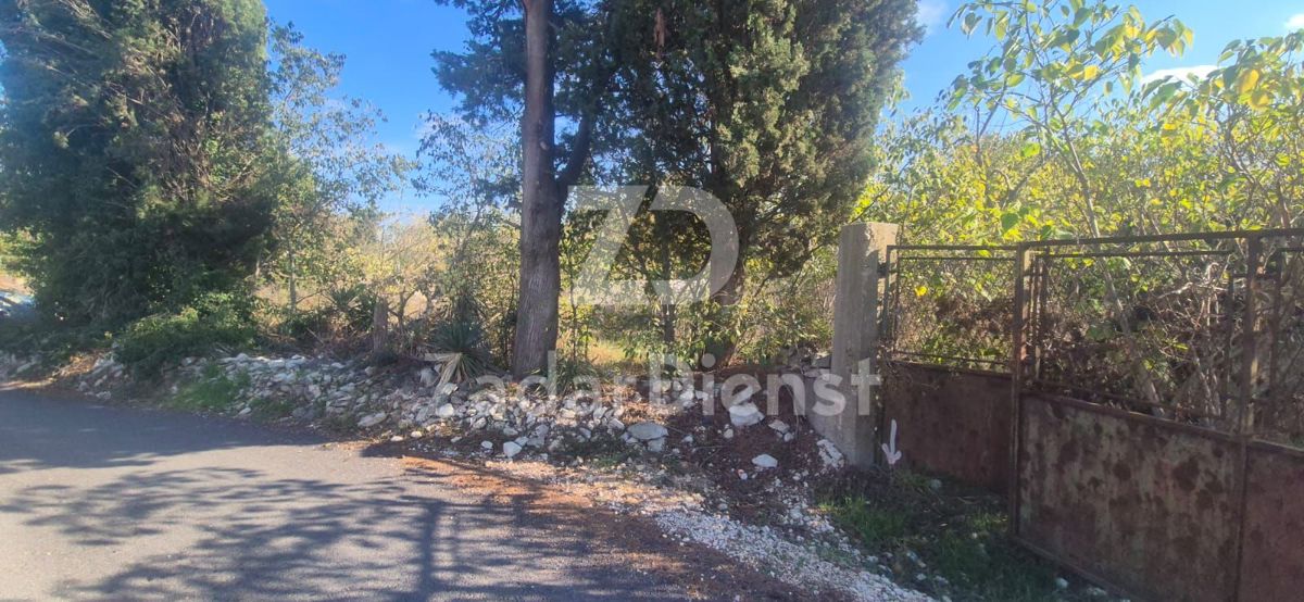 Terreno con grande potenziale di 1672 m2