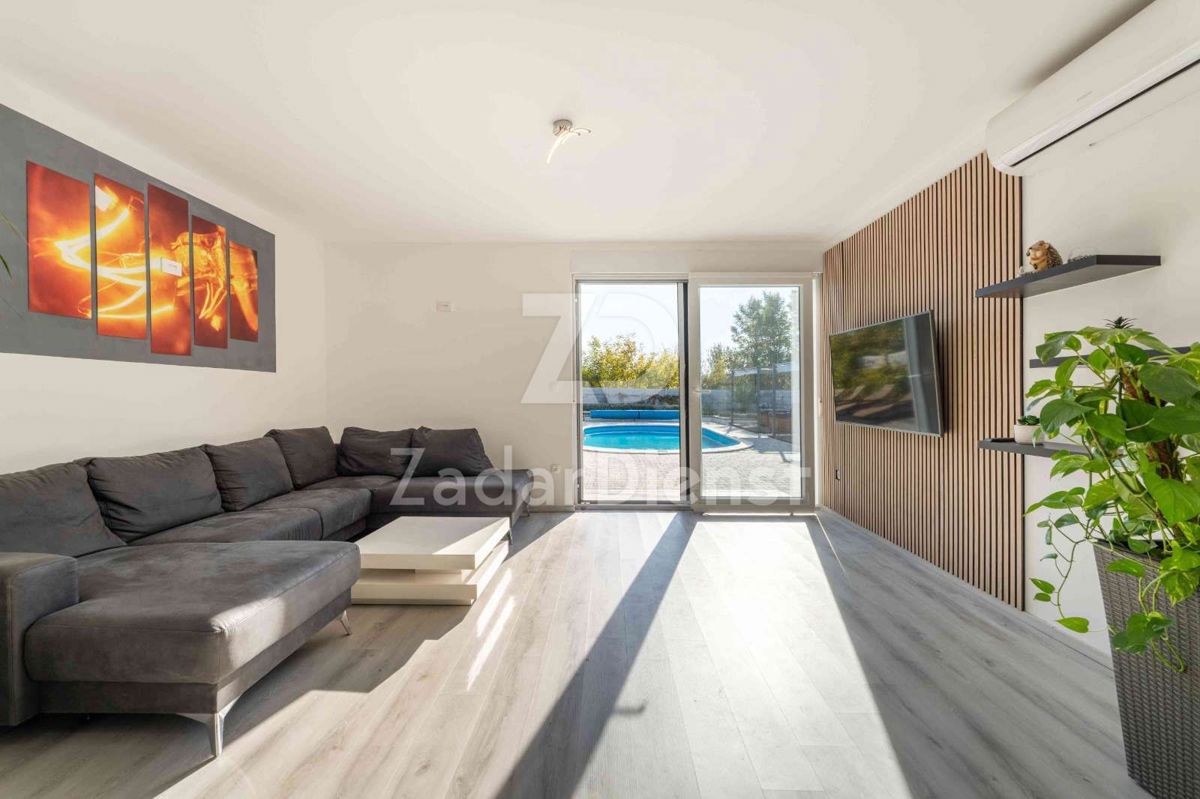 Villa moderna con piscina in una splendida zona di Privlaka