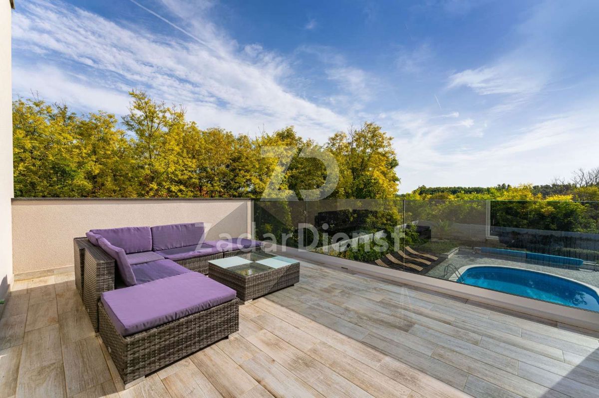 Villa moderna con piscina in una splendida zona di Privlaka