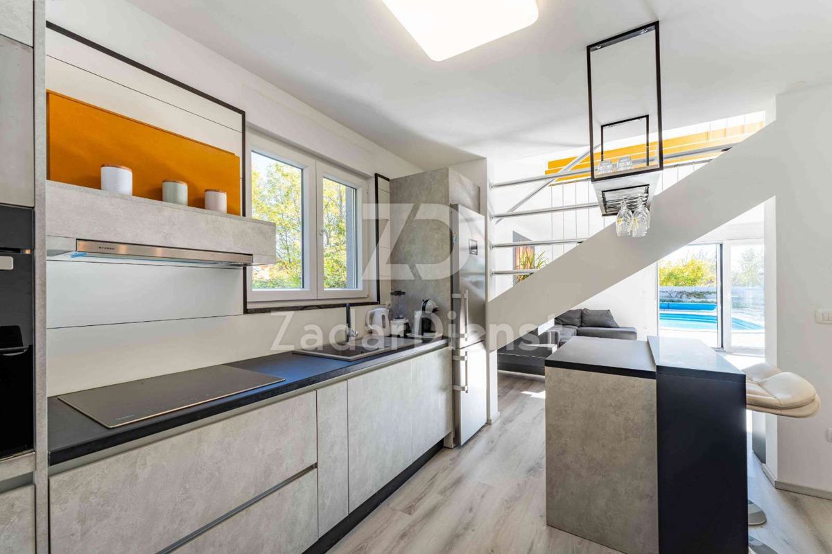 Villa moderna con piscina in una splendida zona di Privlaka