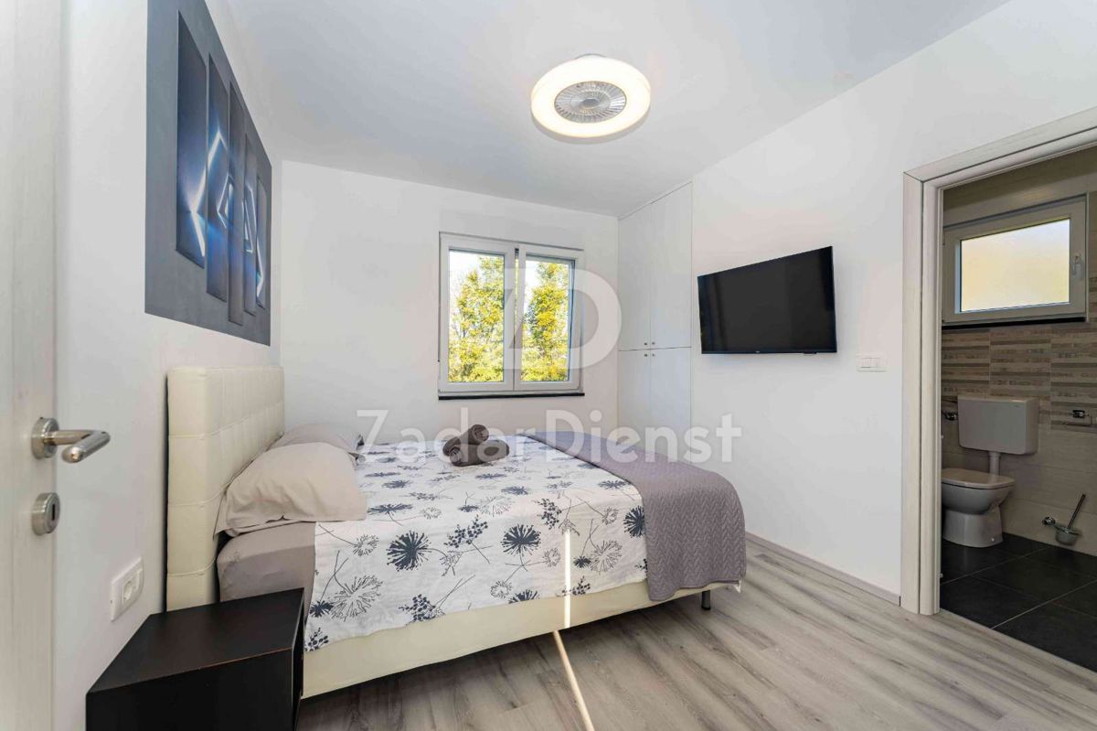 Villa moderna con piscina in una splendida zona di Privlaka