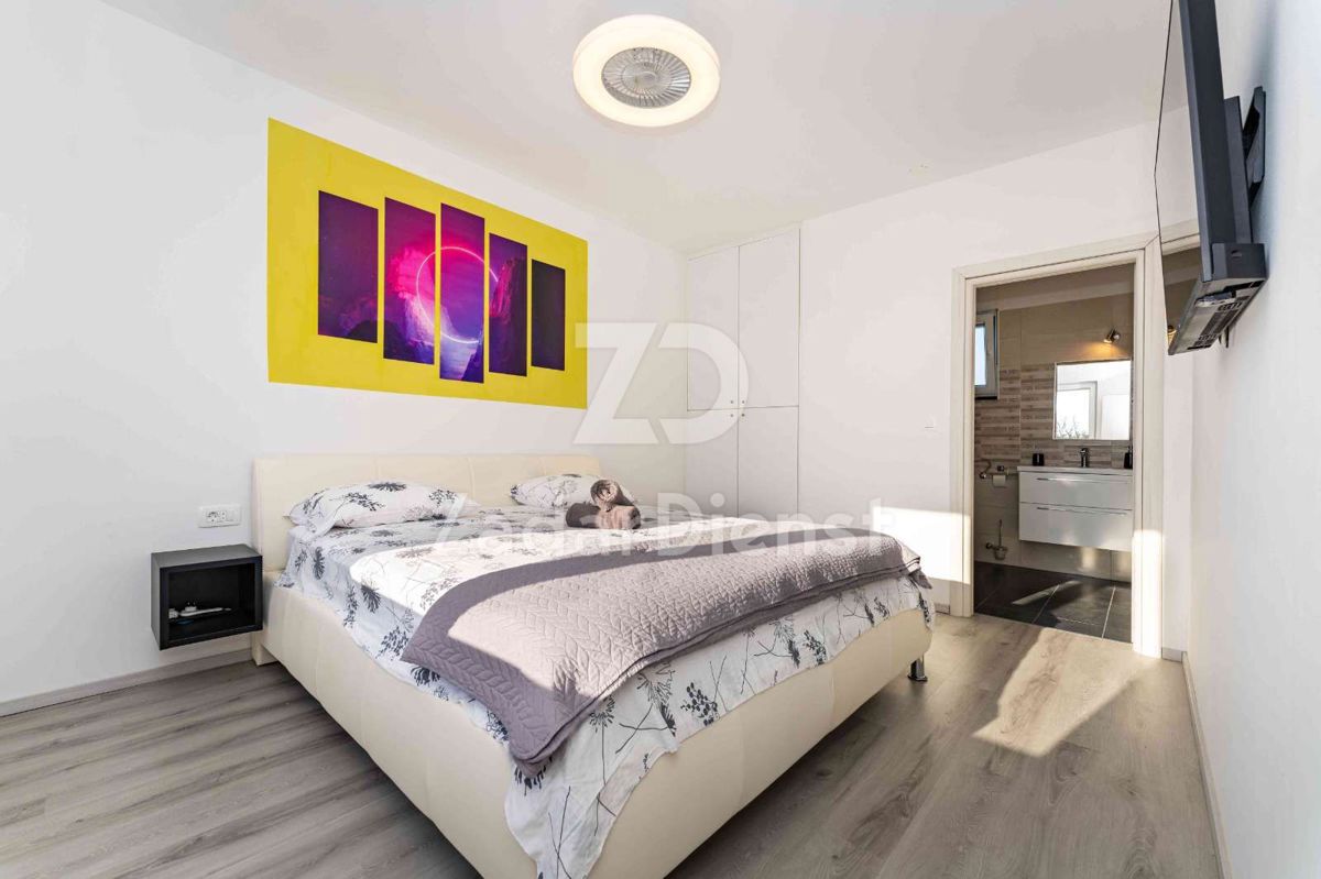 Villa moderna con piscina in una splendida zona di Privlaka