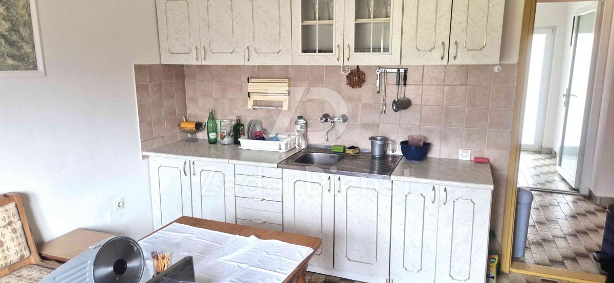 Casa con 3 unità abitative e terreno spazioso