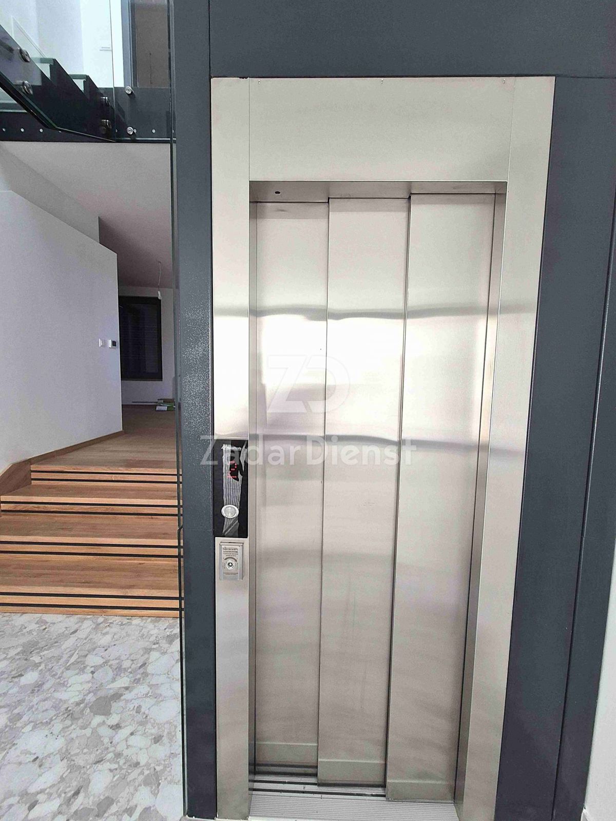 Villa moderna con piscina e vista mare a Sukošan