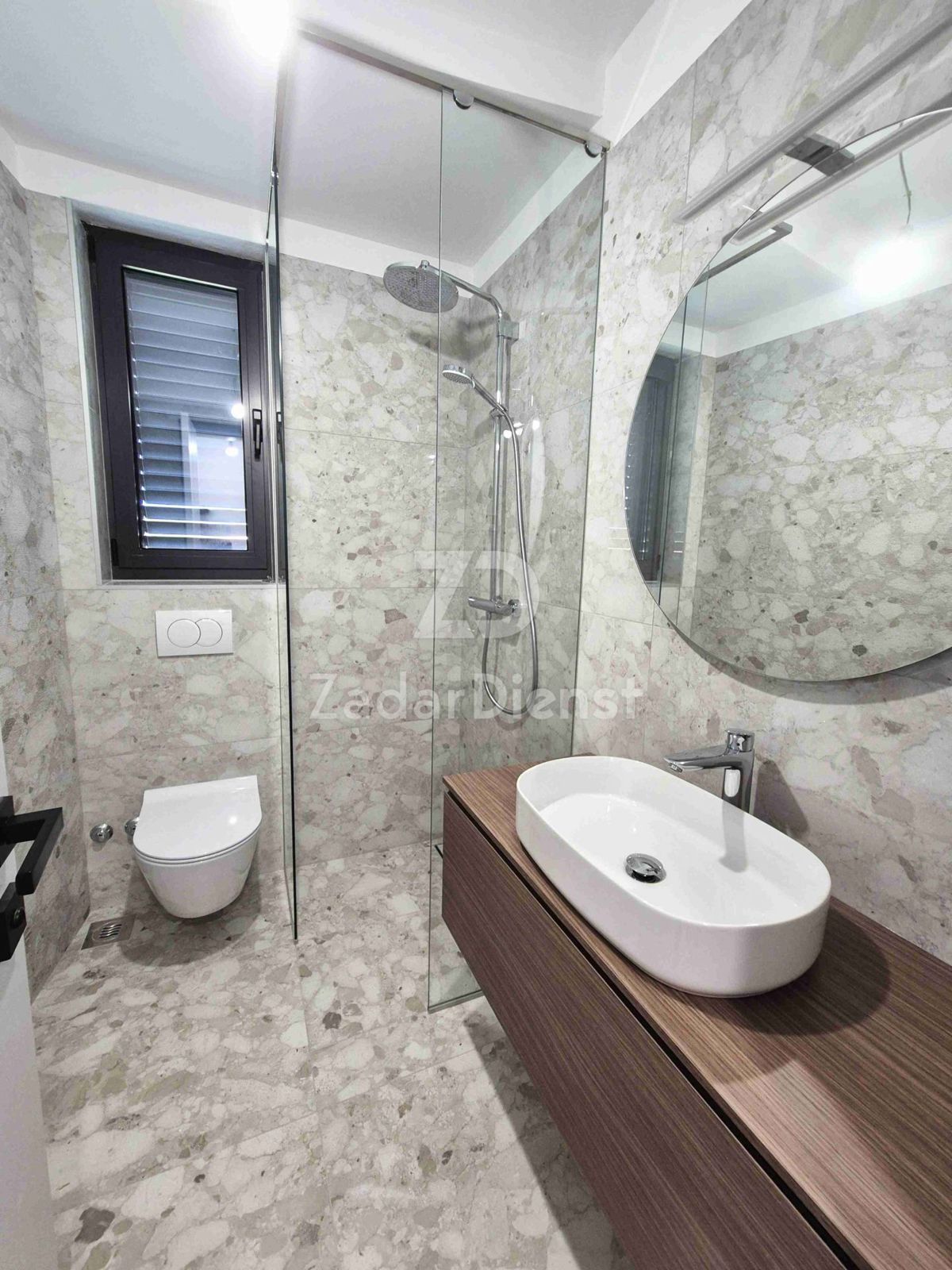 Villa moderna con piscina e vista mare a Sukošan