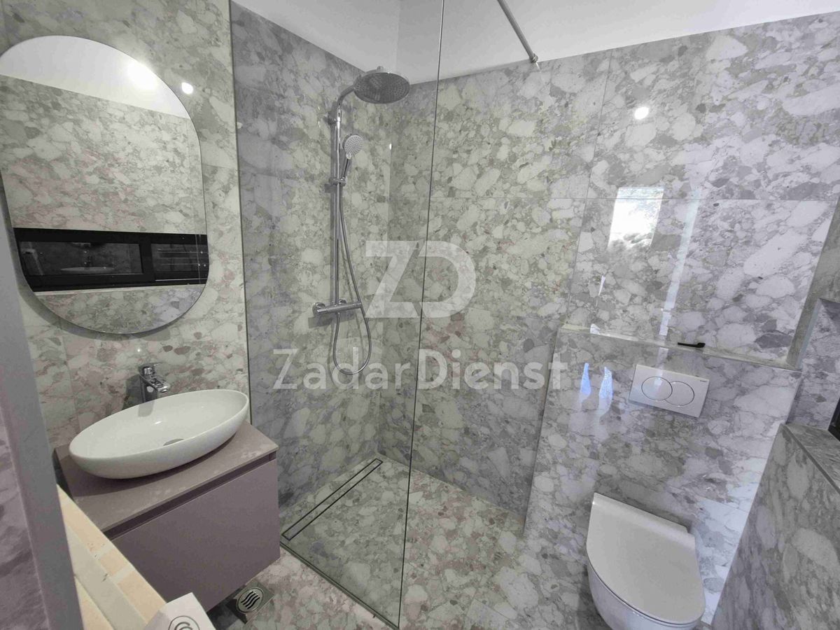 Villa moderna con piscina e vista mare a Sukošan