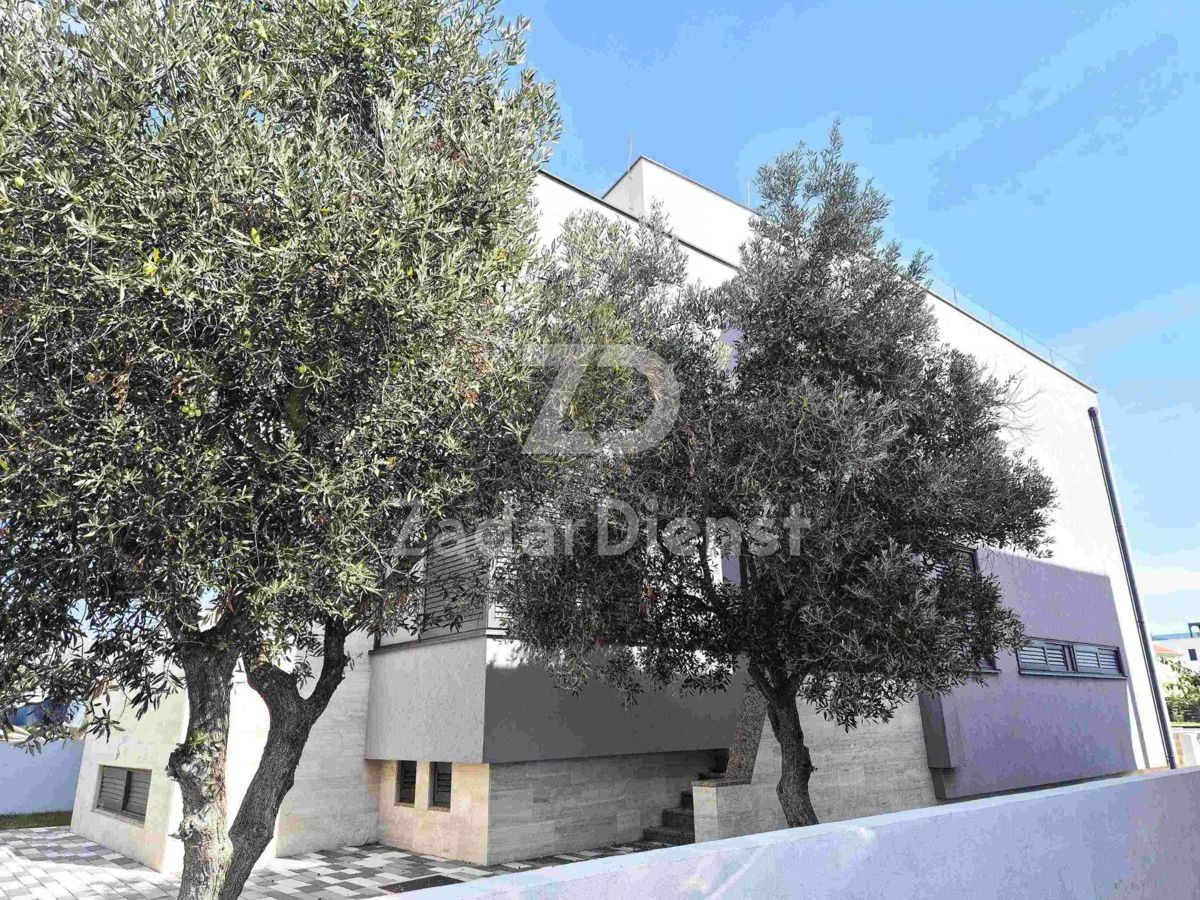 Villa moderna con piscina e vista mare a Sukošan