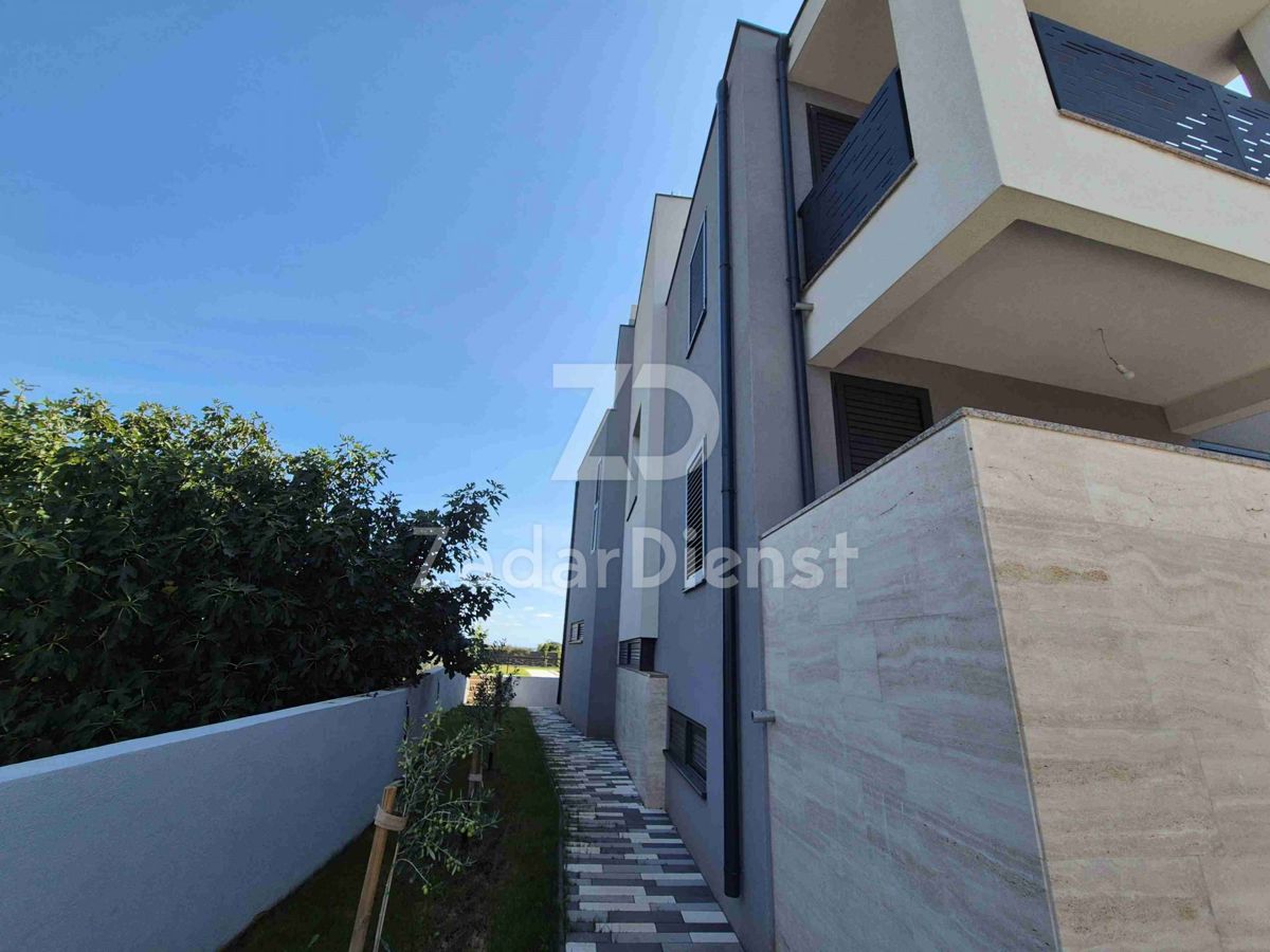 Villa moderna con piscina e vista mare a Sukošan