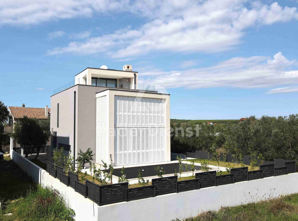 Villa moderna con piscina e vista mare a Sukošan