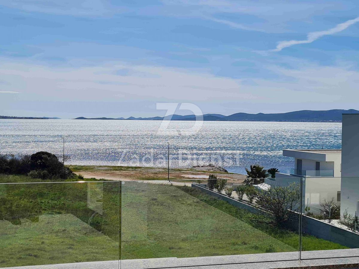 Villa moderna con piscina e vista mare a Sukošan