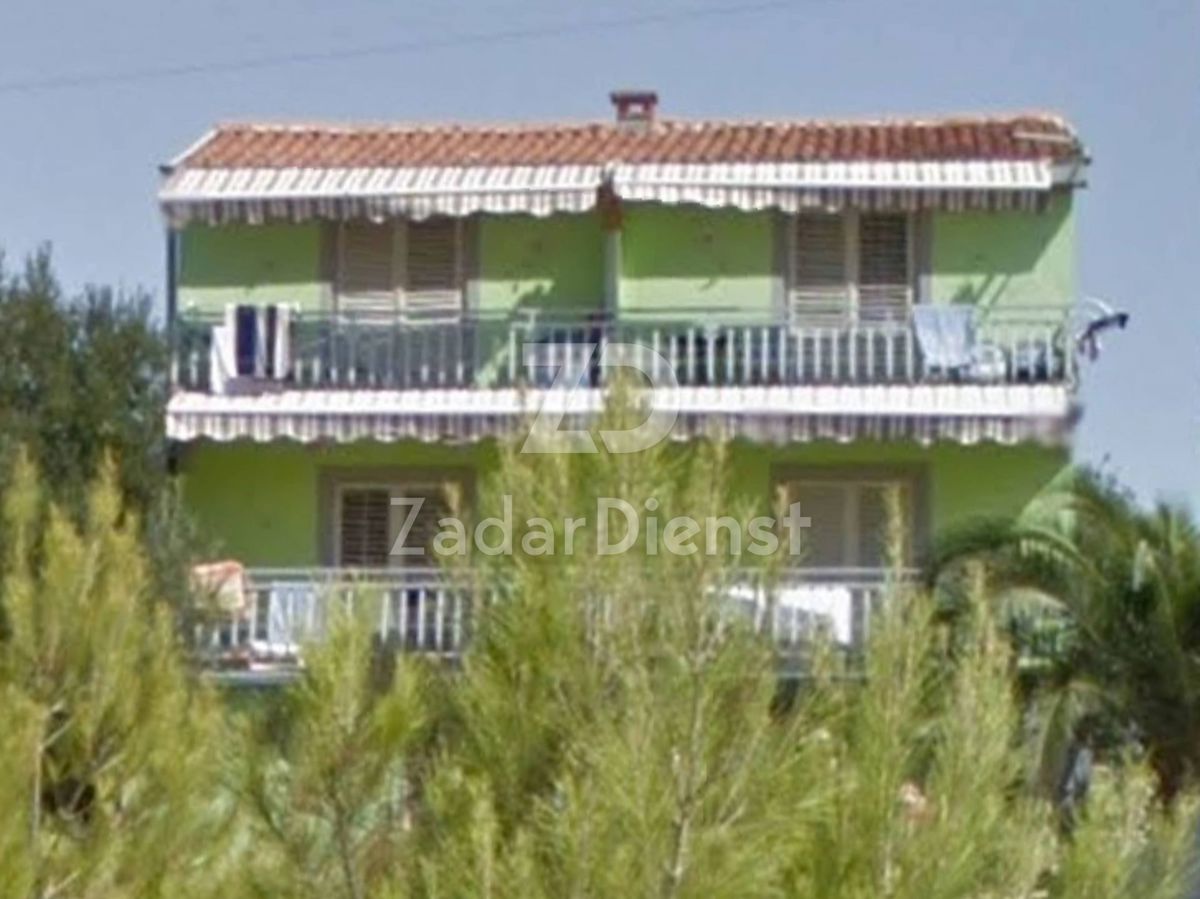 Casa con 4 unità abitative e vista sul mare a Sv. Filip i Jakov