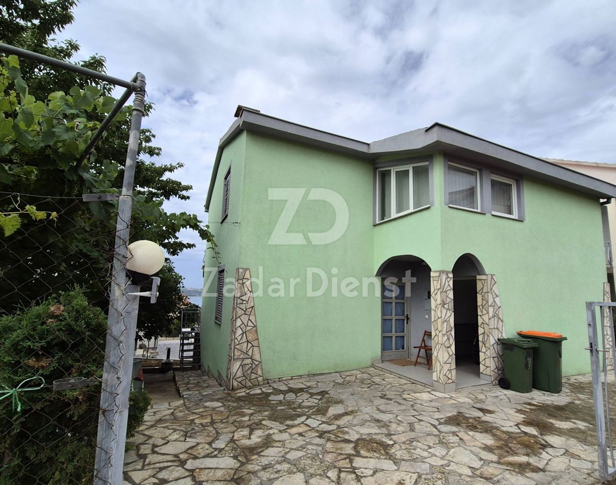 Casa con 4 unità abitative e vista sul mare a Sv. Filip i Jakov