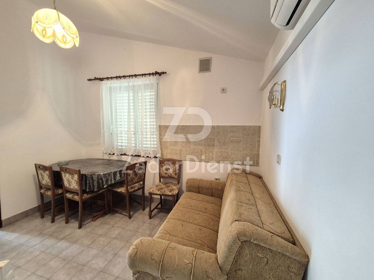 Casa con 4 unità abitative e vista sul mare a Sv. Filip i Jakov