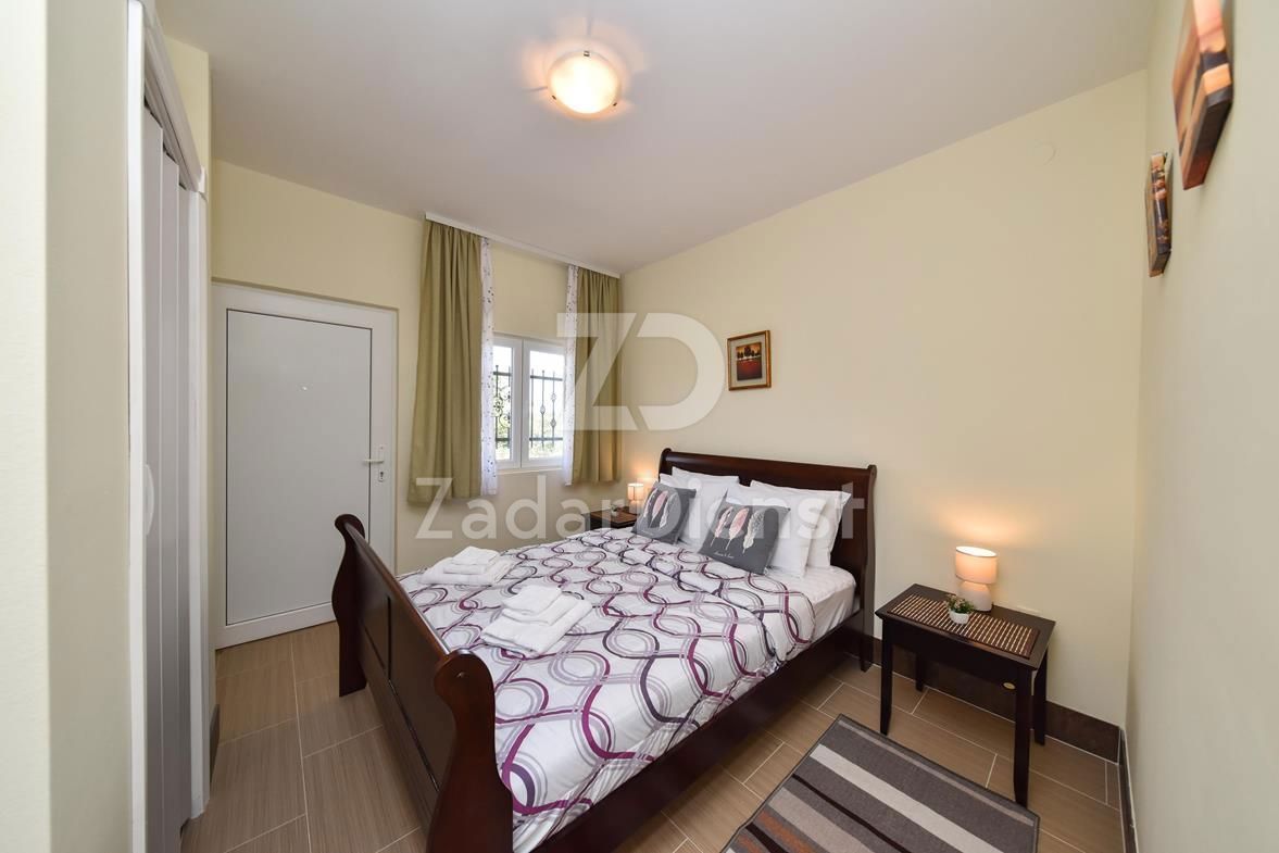 Casa con 6 appartamenti e vista sul mare a Vrsi