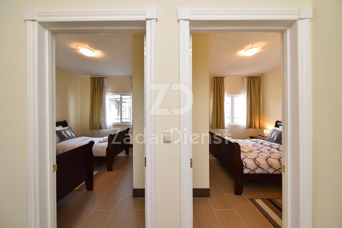 Casa con 6 appartamenti e vista sul mare a Vrsi