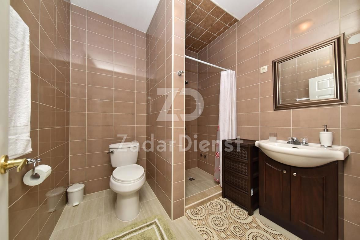 Casa con 6 appartamenti e vista sul mare a Vrsi