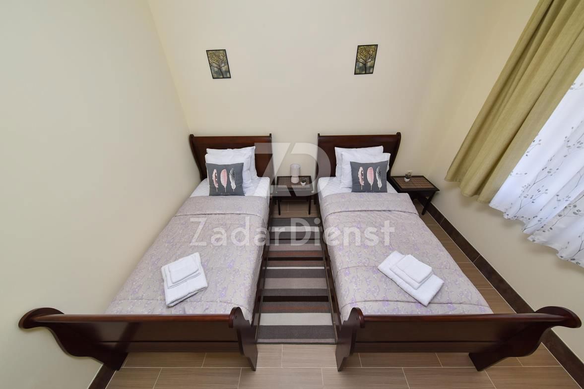 Casa con 6 appartamenti e vista sul mare a Vrsi