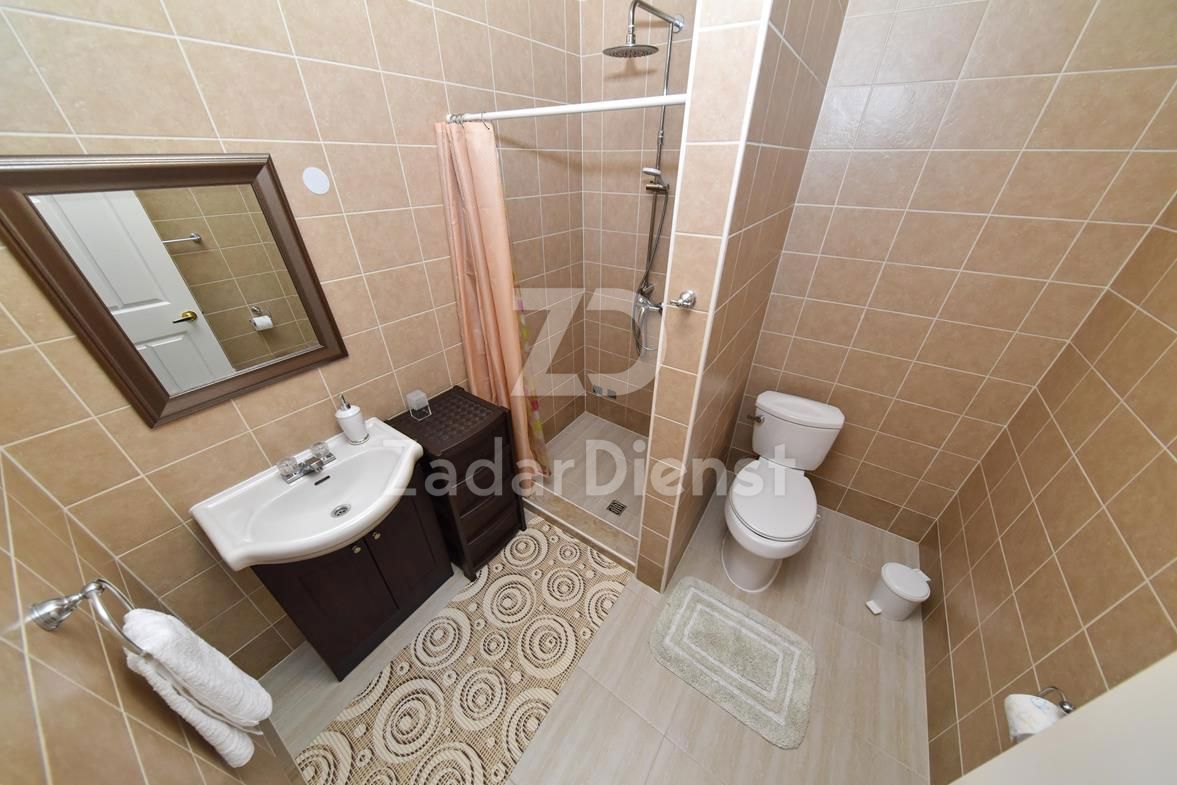 Casa con 6 appartamenti e vista sul mare a Vrsi