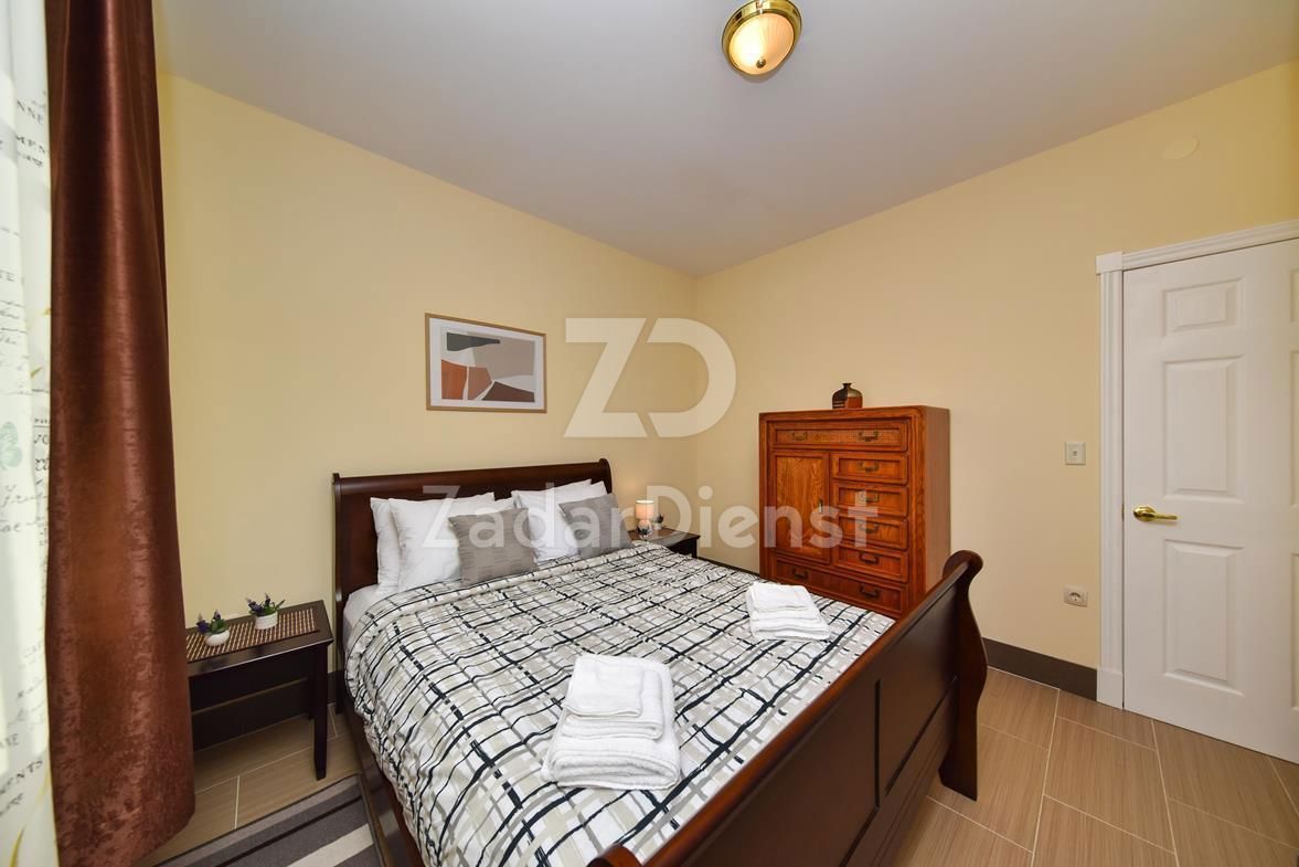 Casa con 6 appartamenti e vista sul mare a Vrsi