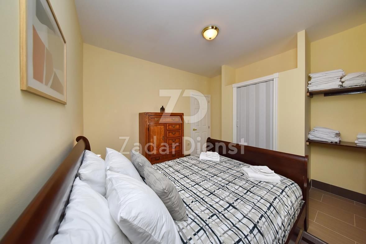 Casa con 6 appartamenti e vista sul mare a Vrsi