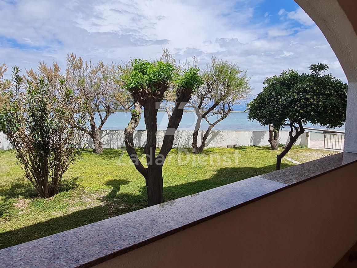 Appartamento di 54 m2, prima fila sul mare sull'isola di Vir