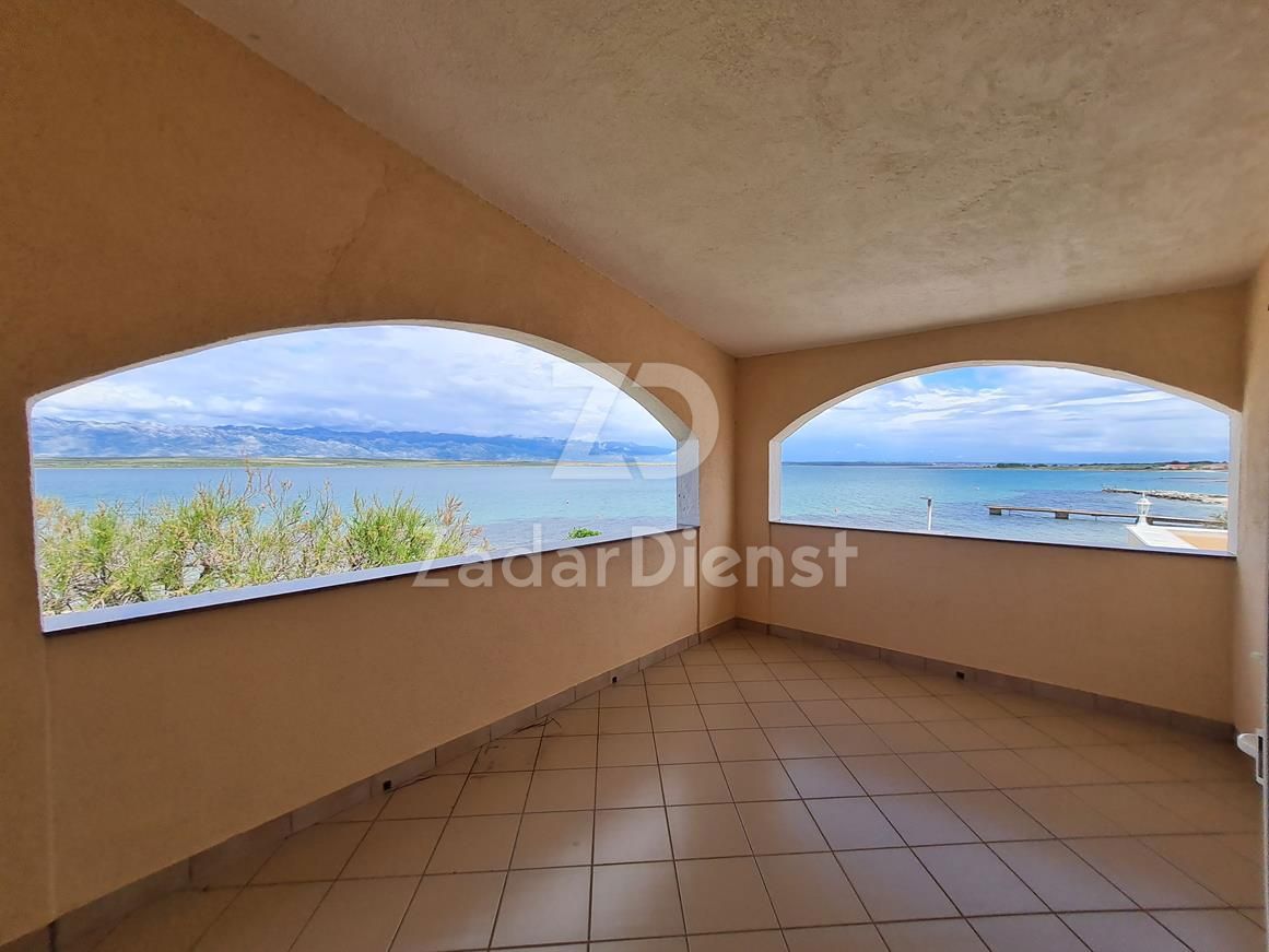 Appartamento di 54 m2, prima fila sul mare sull'isola di Vir