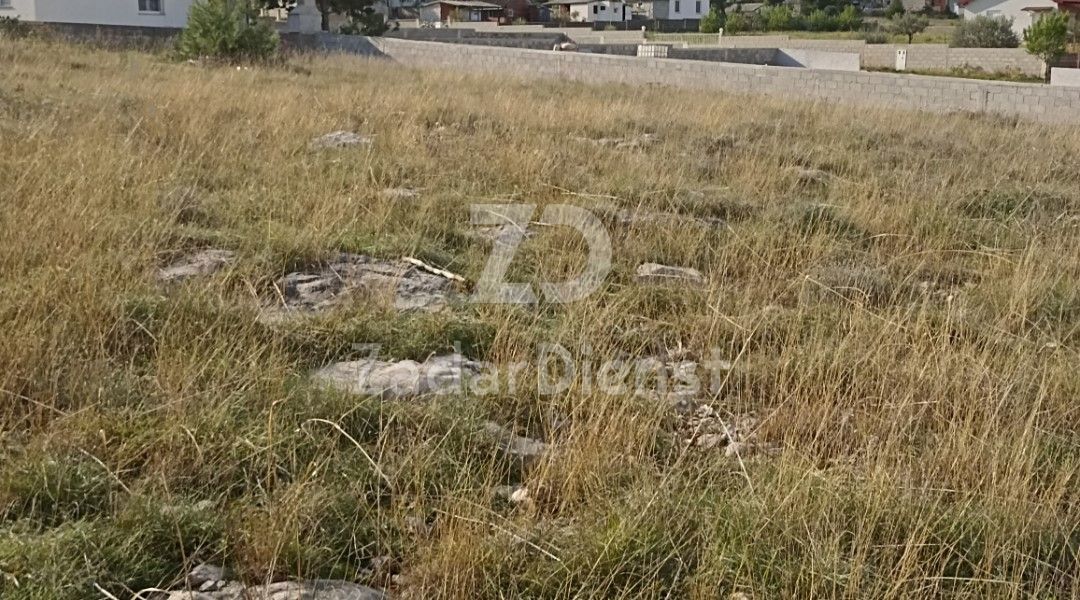 Terreno con vista aperta sul mare sull'isola di Vir