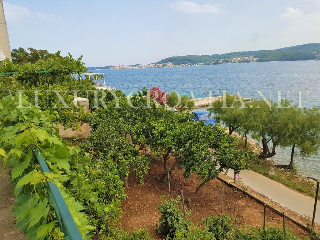 CASA FRONTE MARE IN VENDITA, ZONA OREBICA, CROAZIA
