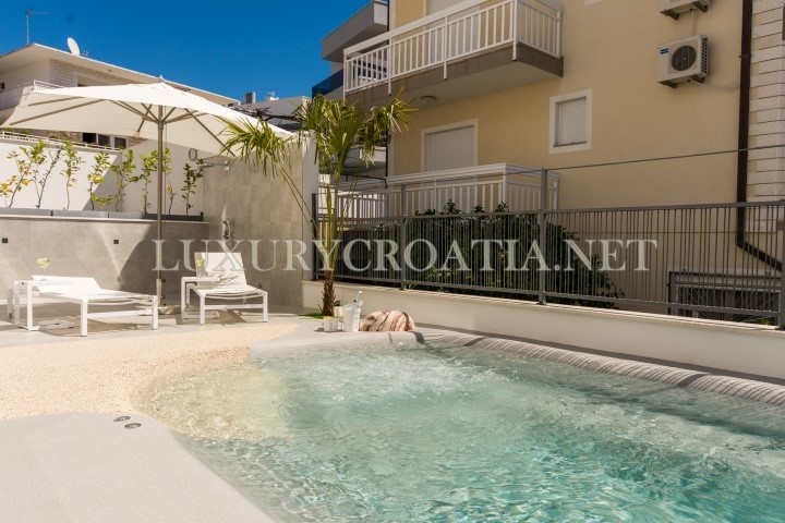 Villa con piscina in vendita, zona di Trogir