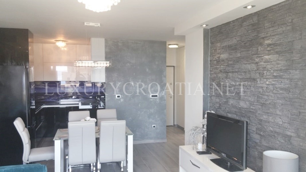 Appartamento ristrutturato con vista mare in vendita, Split