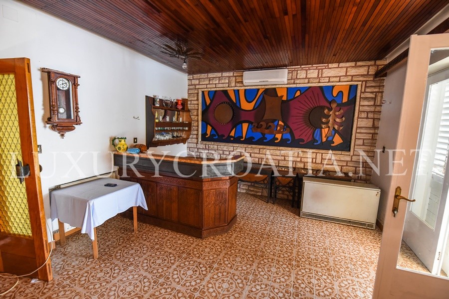 VILLA WATERFRONT IN VENDITA, VELI IZ, ZADAR AREA