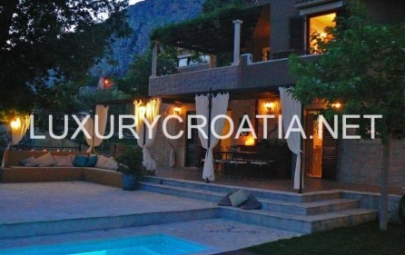 VISTA MARE VILLA PRIVATA IN VENDITA A JESENICE, OMIS