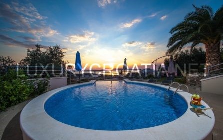 Villa in vendita con piscina e vista mare, Makarska