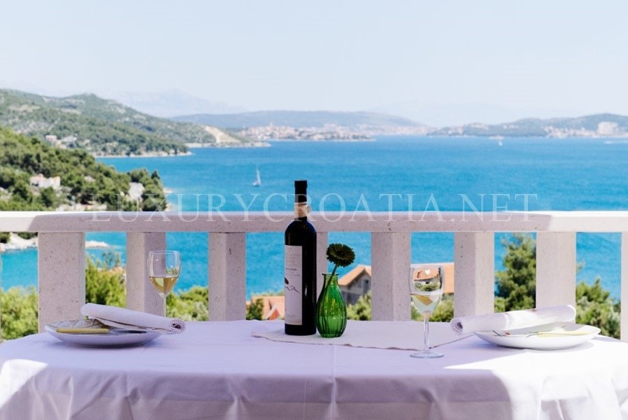 Incredibile casa vicino al mare in vendita, zona di Trogir