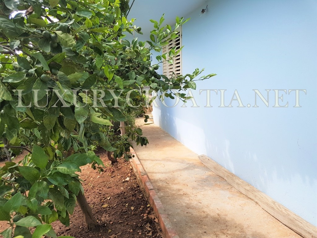 CASA FRONTE MARE IN VENDITA, ZONA OREBICA, CROAZIA