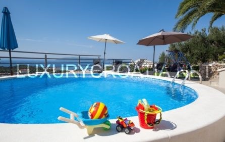 Villa in vendita con piscina e vista mare, Makarska