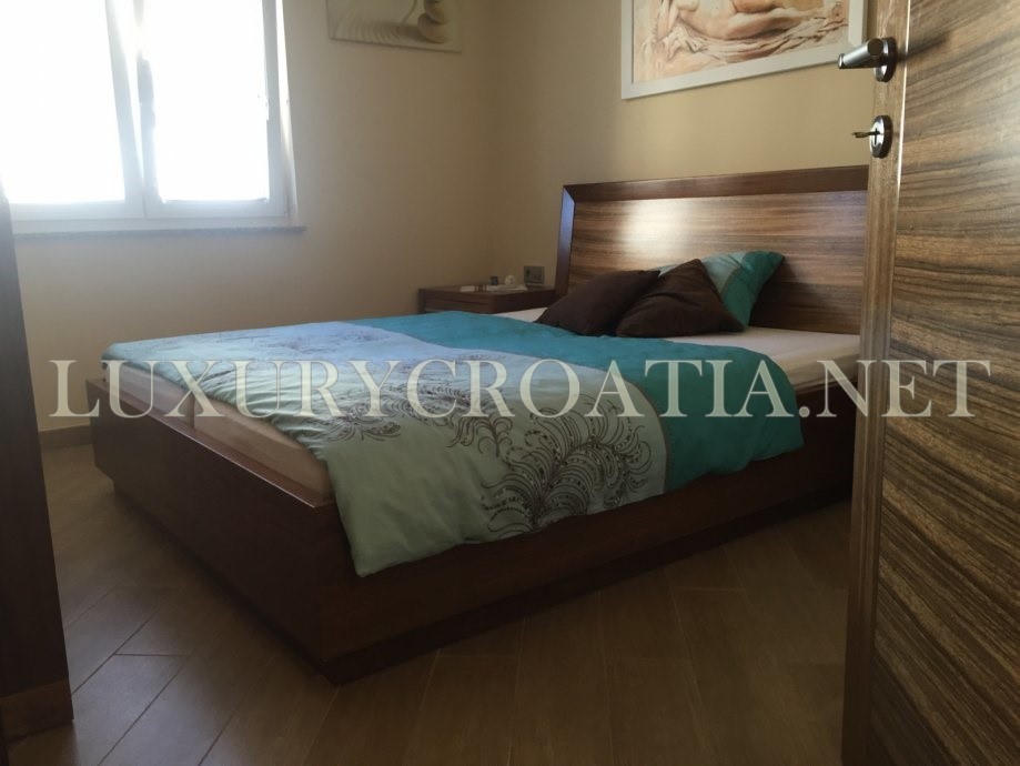 Villa con piscina sul mare in vendita, isola di Vir