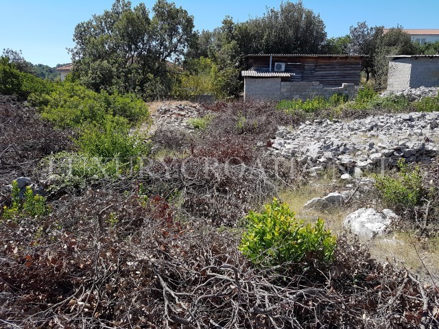 Terreno in vendita a 100 metri dal mare, isola di Solta