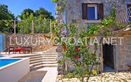 VISTA MARE VILLA CON PISCINA IN VENDITA, VICINO A SPACCATO