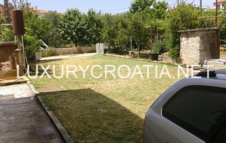 Casa sul mare con piscina a Trogir in vendita