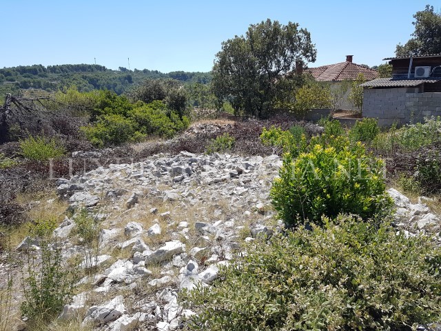 Terreno in vendita a 100 metri dal mare, isola di Solta