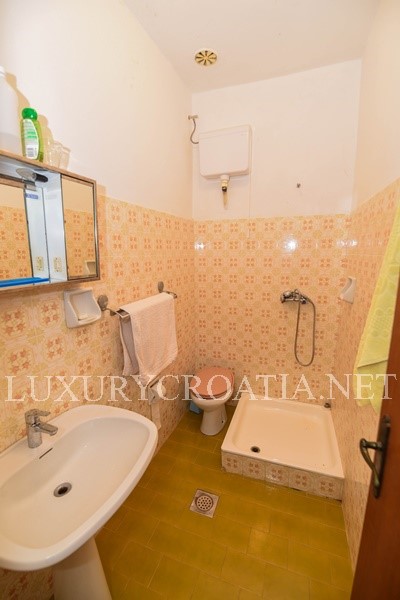 VILLA WATERFRONT IN VENDITA, VELI IZ, ZADAR AREA