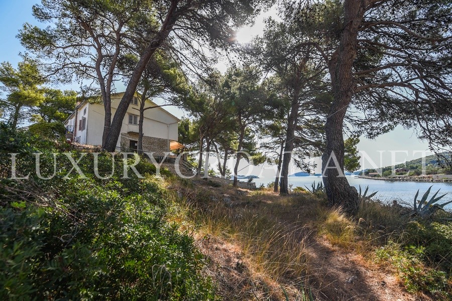 VILLA WATERFRONT IN VENDITA, VELI IZ, ZADAR AREA